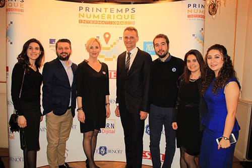 Vestel, Saint Benoît Lisesi 3. Uluslararası Dijital Bahar Konferansı’nda Ürünlerini Sergiledi